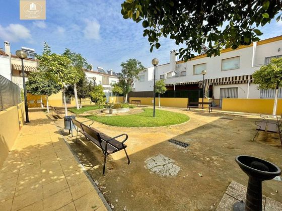 Foto 2 de Casa en venda a calle Averroes de 4 habitacions amb terrassa i piscina