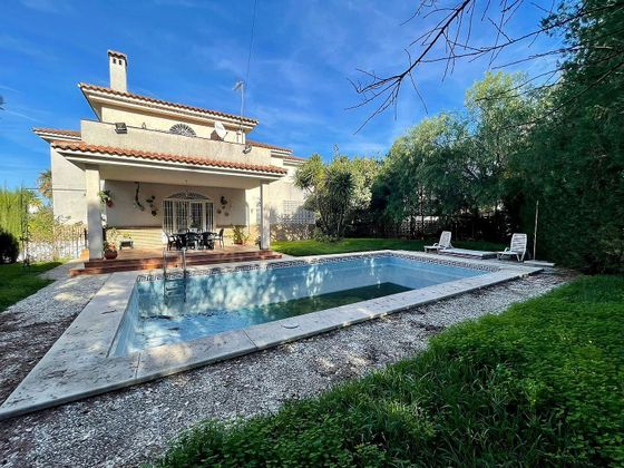 Foto 1 de Xalet en venda a Nuevo Bulevar de 5 habitacions amb terrassa i piscina