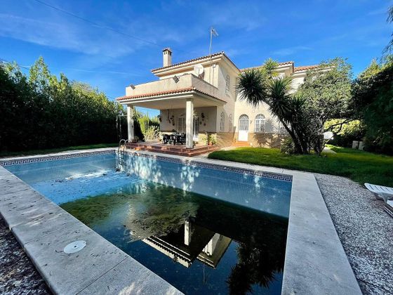 Foto 2 de Xalet en venda a Nuevo Bulevar de 5 habitacions amb terrassa i piscina