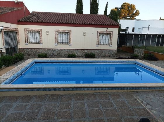 Foto 2 de Venta de chalet en Oromana de 3 habitaciones con terraza y piscina