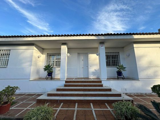 Foto 2 de Xalet en venda a La Hacienda - Nueva Andalucía de 5 habitacions amb terrassa i piscina
