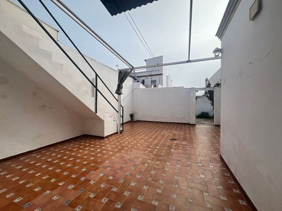 Foto 1 de Venta de casa en Benacazón de 3 habitaciones con terraza y aire acondicionado