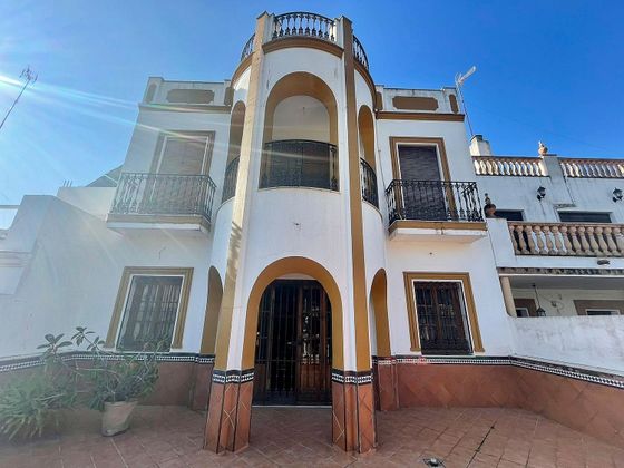 Foto 2 de Casa en venda a Puebla del Río (La) de 3 habitacions amb terrassa i balcó