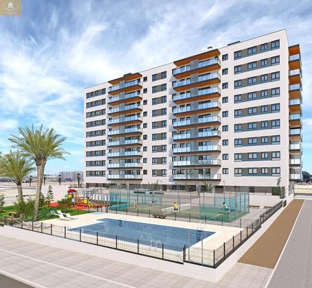 Foto 1 de Pis en venda a Montequinto de 2 habitacions amb terrassa i piscina