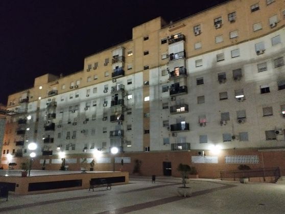 Foto 2 de Venta de piso en Colores - Entreparques de 4 habitaciones con garaje y balcón