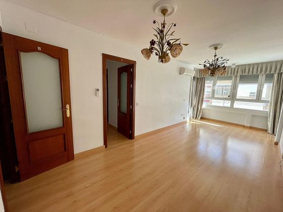 Foto 2 de Piso en venta en León de 2 habitaciones con terraza y aire acondicionado