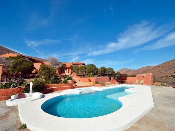Foto 1 de Casa rural en venta en Betancuria de 16 habitaciones con piscina y jardín