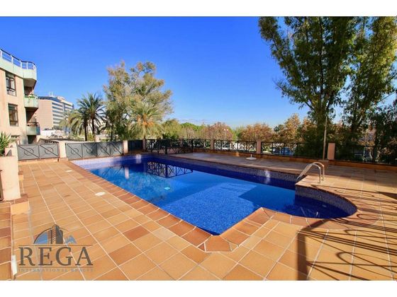 Foto 2 de Dúplex en venda a La Bonanova - Portopí de 2 habitacions amb terrassa i piscina