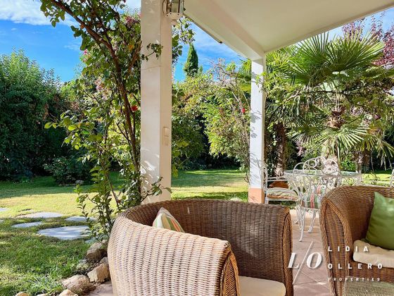 Foto 1 de Xalet en venda a Monteclaro de 4 habitacions amb terrassa i piscina