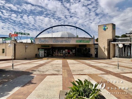 Foto 2 de Local en venta en Monteclaro con piscina y aire acondicionado