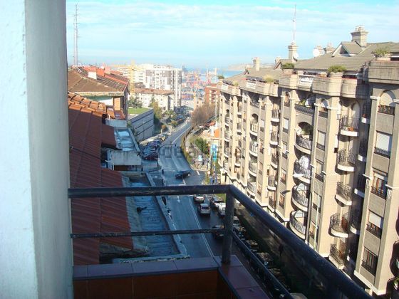 Foto 1 de Piso en venta en Portugalete de 2 habitaciones con terraza y balcón