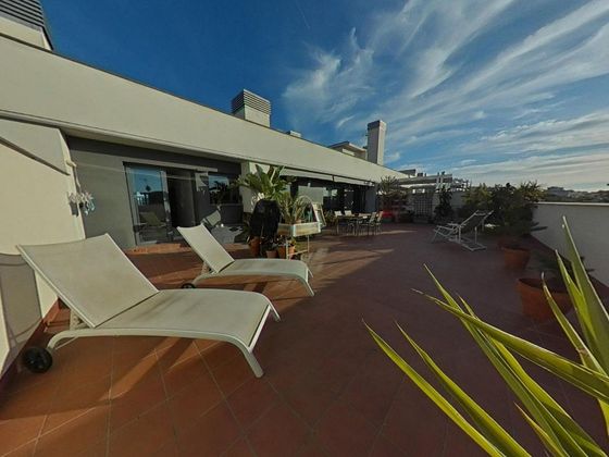 Foto 1 de Ático en alquiler en Els Molins - La Devesa - El Poble-sec de 3 habitaciones con terraza y garaje