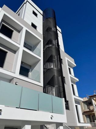 Foto 2 de Àtic en venda a calle De Macomer de 2 habitacions amb terrassa i piscina