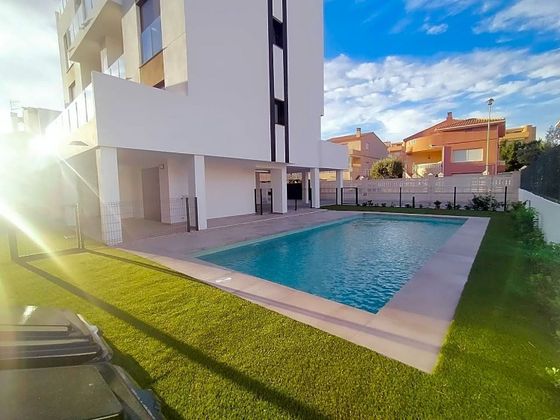 Foto 2 de Pis en venda a Oliva Playa de 2 habitacions amb terrassa i piscina