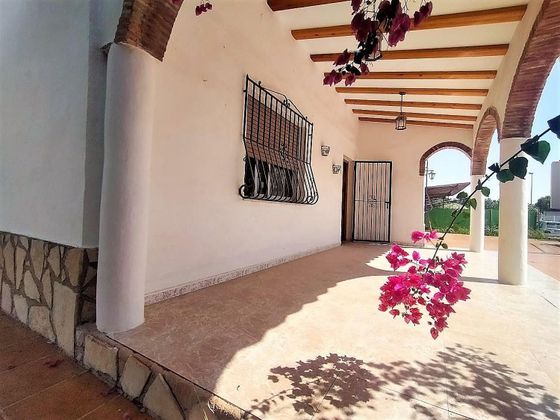 Foto 1 de Xalet en venda a Oliva Playa de 4 habitacions amb terrassa i piscina