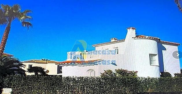 Foto 1 de Xalet en venda a Oliva Nova de 3 habitacions amb terrassa i piscina