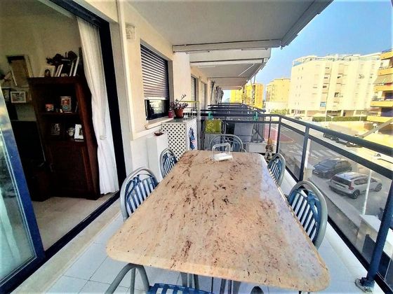 Foto 1 de Piso en venta en Guardamar de 2 habitaciones con terraza y piscina