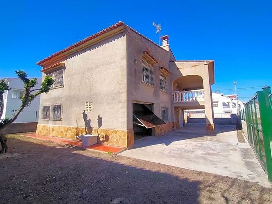 Foto 1 de Chalet en venta en Oliva Playa de 6 habitaciones con terraza y piscina