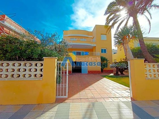Foto 1 de Chalet en venta en Oliva Playa de 6 habitaciones con terraza y garaje