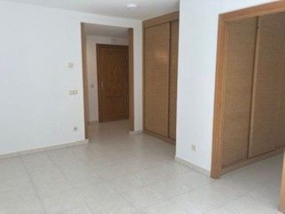 Foto 1 de Alquiler de piso en calle De Pinos Baja de 1 habitación con garaje y calefacción