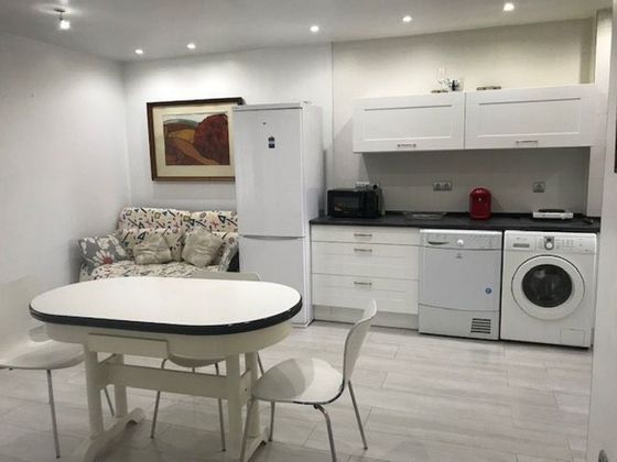 Foto 1 de Pis en lloguer a Azpilagaña de 4 habitacions amb terrassa i mobles