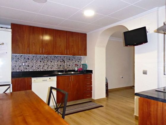 Foto 2 de Casa adossada en venda a Els Pavos de 3 habitacions amb terrassa i calefacció
