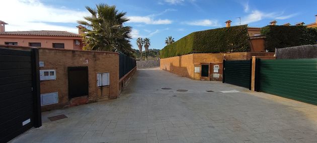 Foto 1 de Chalet en venta en Puigventós de 4 habitaciones con terraza y piscina