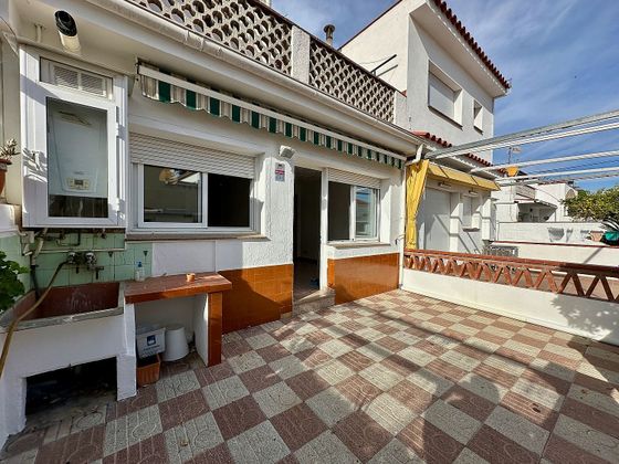 Foto 1 de Casa adosada en venta en Els Pins de 4 habitaciones con terraza y jardín