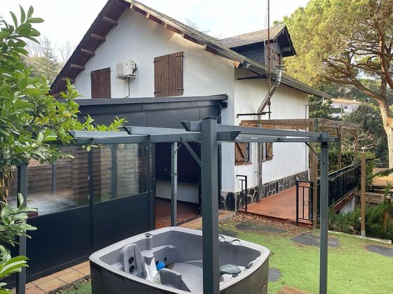 Foto 1 de Venta de casa en Vallgorguina de 4 habitaciones con terraza y piscina