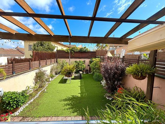 Foto 1 de Casa en venda a Els Pavos de 4 habitacions amb terrassa i garatge