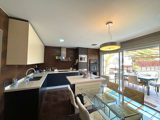 Foto 2 de Casa en venda a Els Pavos de 4 habitacions amb terrassa i garatge