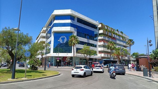 Foto 1 de Venta de oficina en Puerto Banús de 97 m²