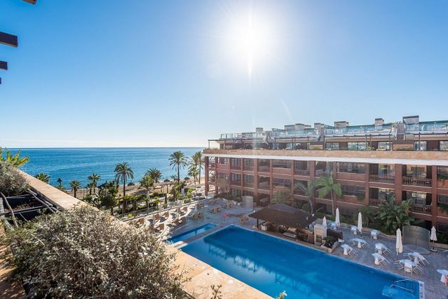Foto 1 de Àtic en venda a Puerto Banús de 2 habitacions amb terrassa i piscina