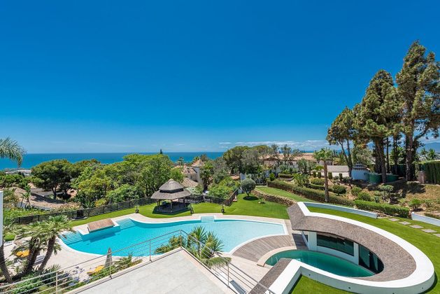 Foto 1 de Venta de chalet en Cabo Pino - Reserva de Marbella de 7 habitaciones con terraza y piscina
