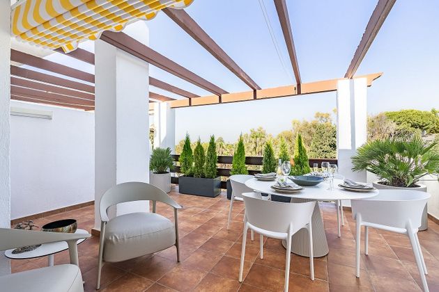 Foto 1 de Venta de dúplex en Lomas de Marbella Club - Puente Romano de 3 habitaciones con terraza y piscina