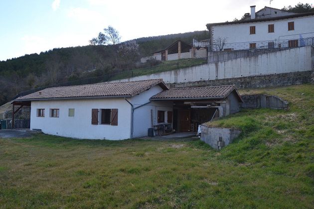 Foto 1 de Casa rural en venta en calle De la Fuente de 4 habitaciones con terraza y jardín