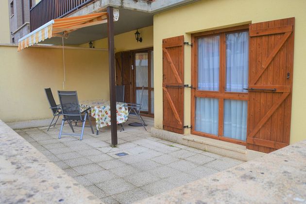 Foto 1 de Alquiler de piso en Jaca de 3 habitaciones con terraza y piscina
