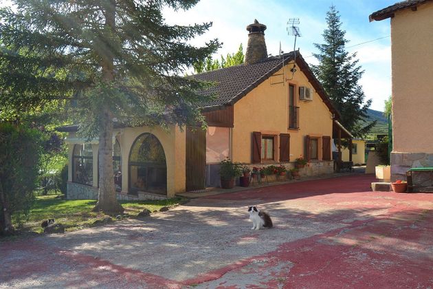 Foto 1 de Casa rural en venda a calle Torrijos de 3 habitacions amb piscina i jardí