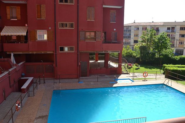 Foto 2 de Pis en venda a Jaca de 1 habitació amb terrassa i piscina