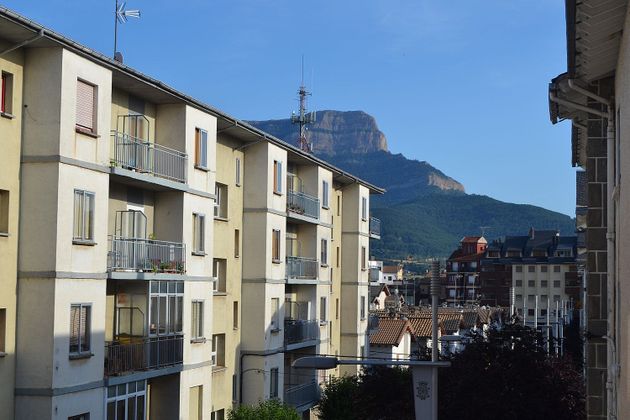 Foto 1 de Pis en venda a calle Valle de Axpe de 3 habitacions amb terrassa i balcó