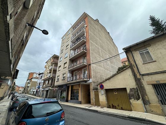 Foto 2 de Piso en venta en calle Coli Escalona Leonardo de 4 habitaciones con terraza y calefacción