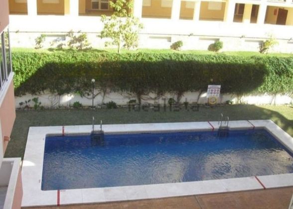 Foto 1 de Venta de piso en calle Malvarrosa de 2 habitaciones con terraza y piscina