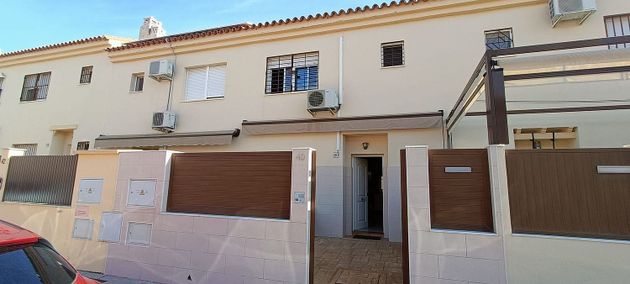 Foto 2 de Venta de casa en calle Gaspar J Jaldon Dominguez de 3 habitaciones con terraza y garaje
