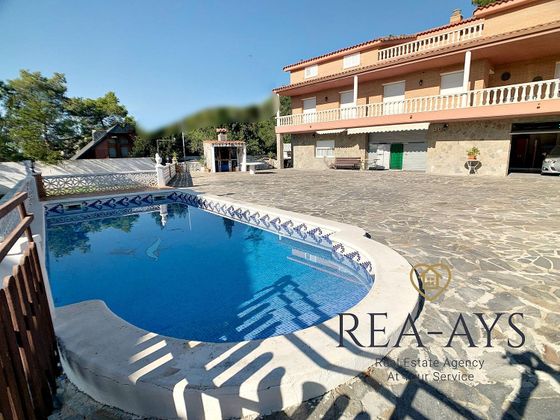 Foto 2 de Xalet en venda a Vallirana de 5 habitacions amb terrassa i piscina