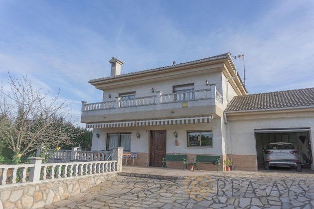 Foto 1 de Xalet en venda a Vallirana de 3 habitacions amb terrassa i piscina