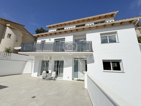 Foto 1 de Xalet en venda a Vallirana de 4 habitacions amb terrassa i balcó
