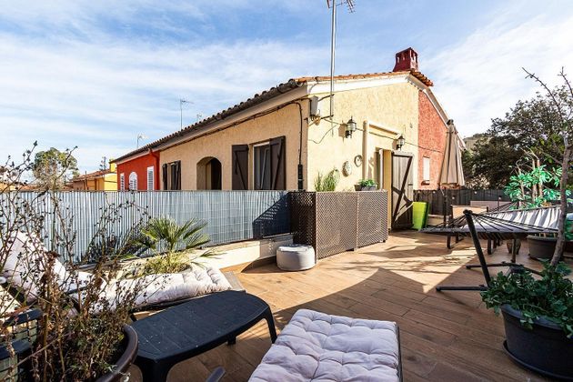 Foto 1 de Casa adossada en venda a Eixample - Sant Oleguer de 4 habitacions amb terrassa i balcó
