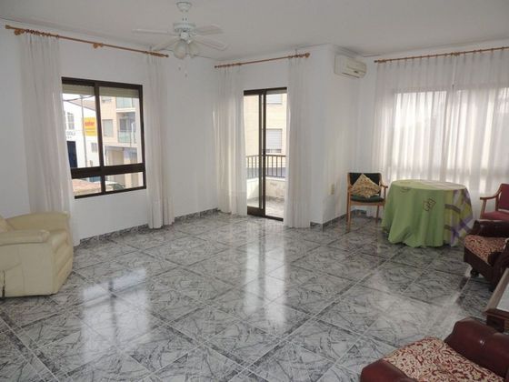Foto 1 de Casa en venta en Palma de Gandía de 4 habitaciones con terraza y garaje