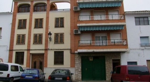 Foto 2 de Casa en venta en Teresa de Cofrentes de 5 habitaciones con garaje y balcón