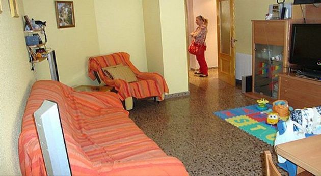 Foto 1 de Venta de piso en Almansa de 4 habitaciones con terraza y calefacción